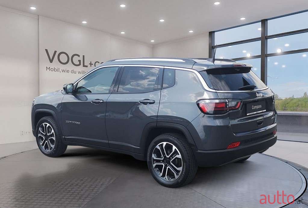 2022' Jeep Compass photo #3