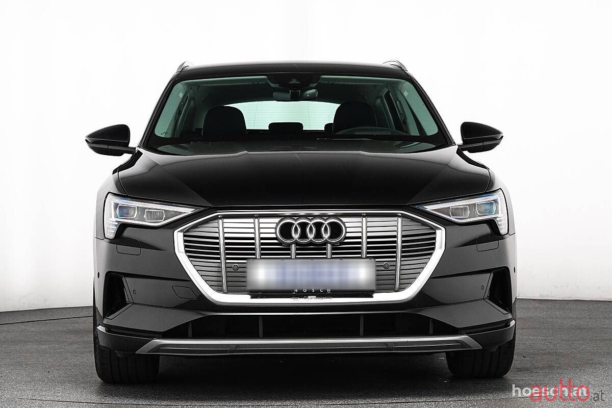 2022' Audi e-tron photo #2
