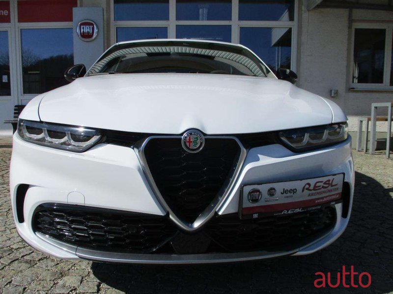 2023' Alfa Romeo Tonale photo #2