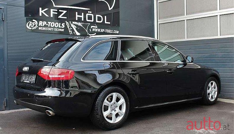 2011' Audi A4 photo #1