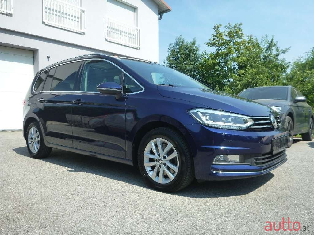 2017' Volkswagen Touran photo #5