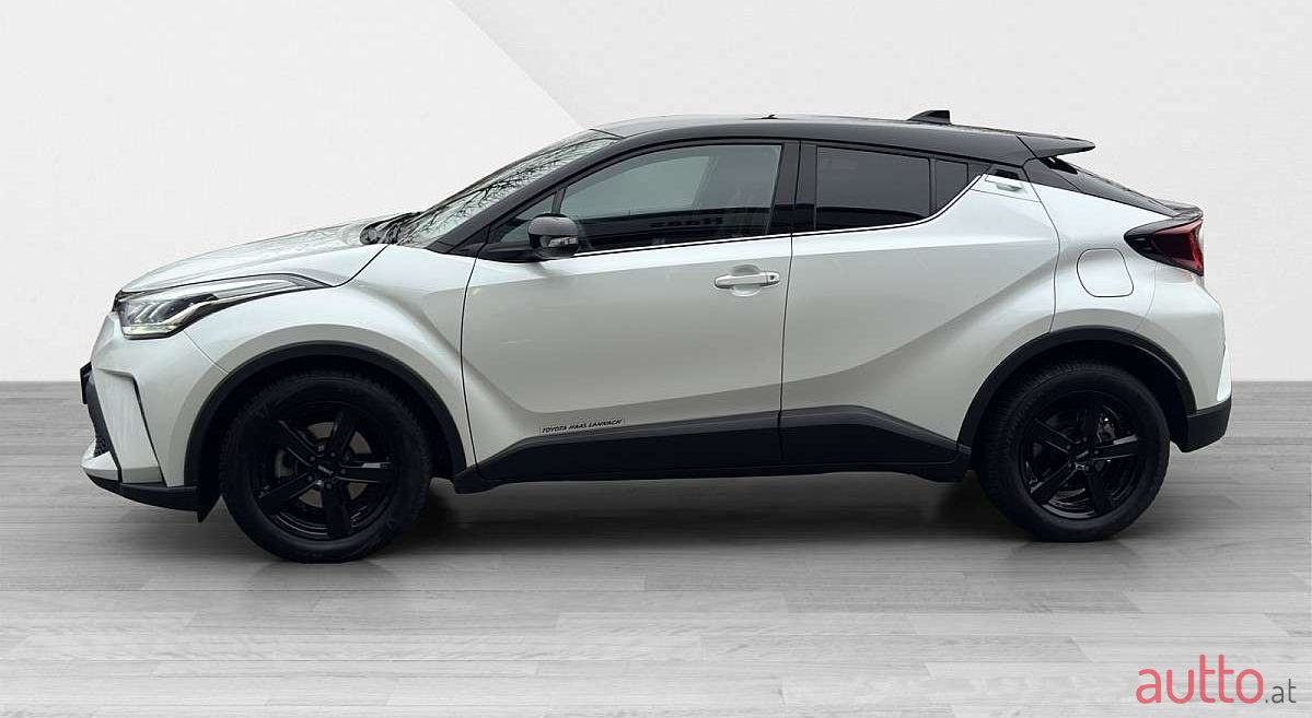 2022' Toyota C-HR photo #2