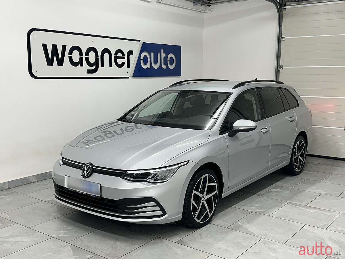 2023' Volkswagen Golf photo #2