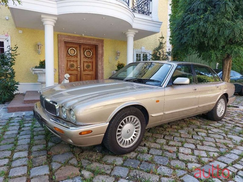 1998' Jaguar XJ photo #3