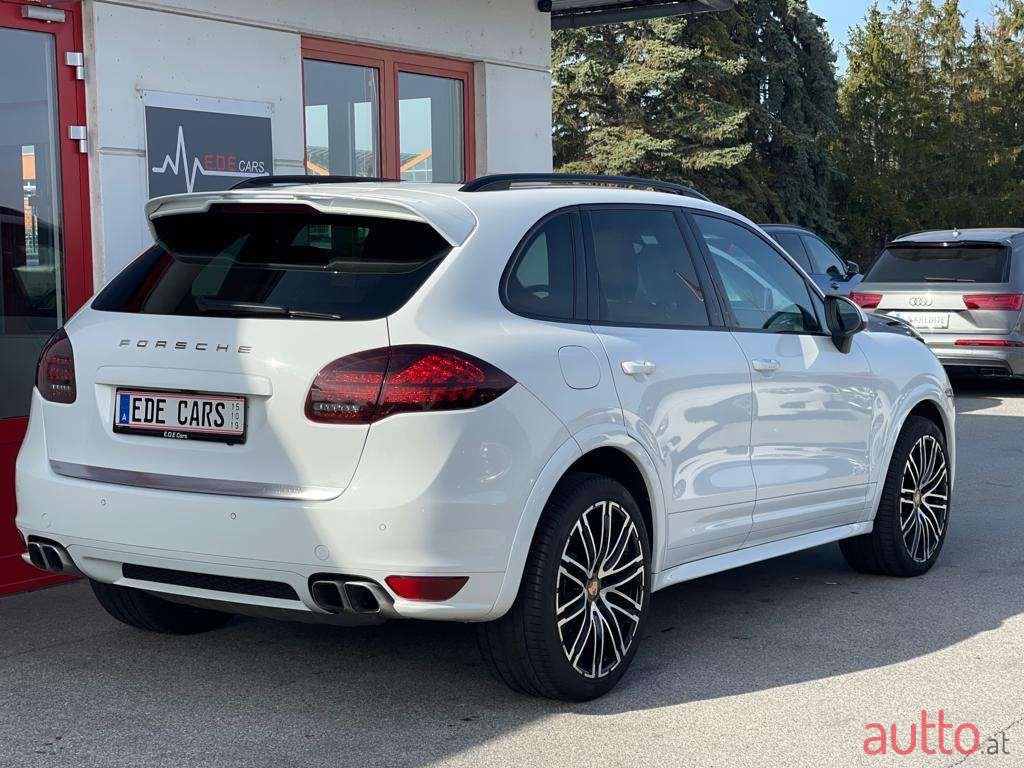 2013' Porsche Cayenne photo #3