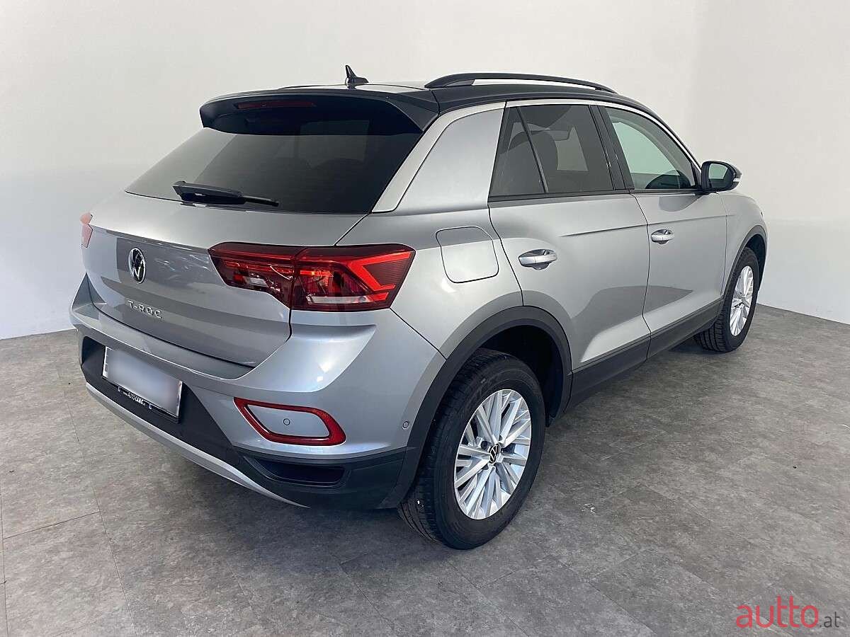 2023' Volkswagen T-Roc photo #2