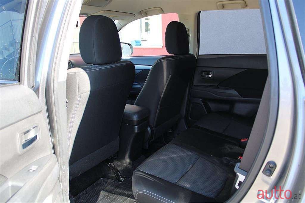 2018' Mitsubishi Outlander photo #2