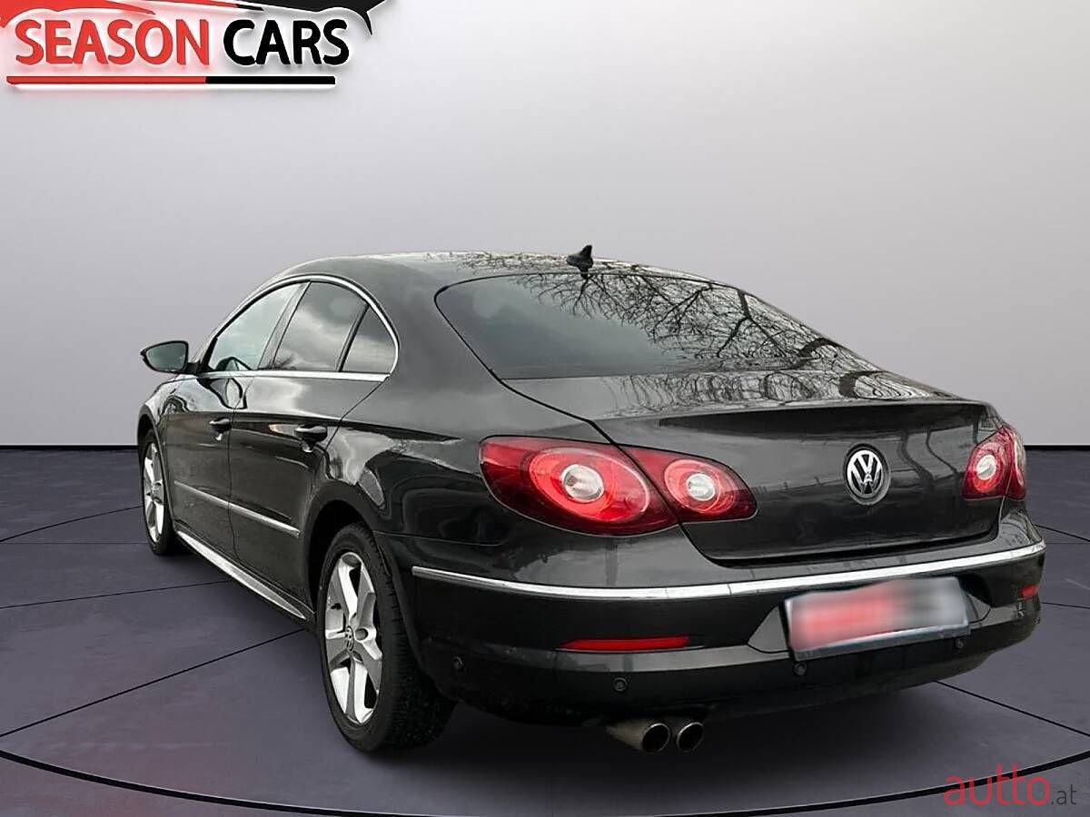 2011' Volkswagen Passat photo #3