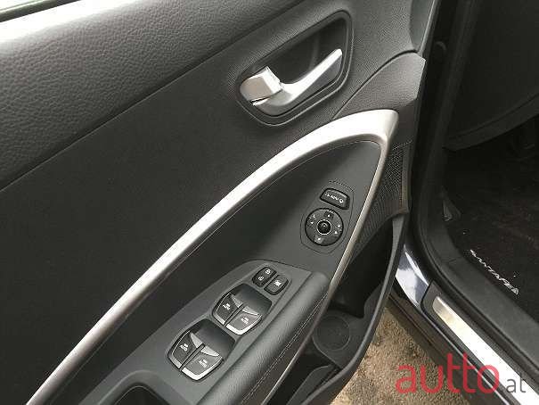 2015' Hyundai Santa Fe photo #2