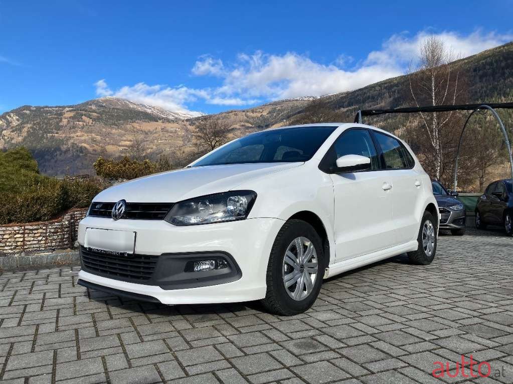 2012' Volkswagen Polo photo #1