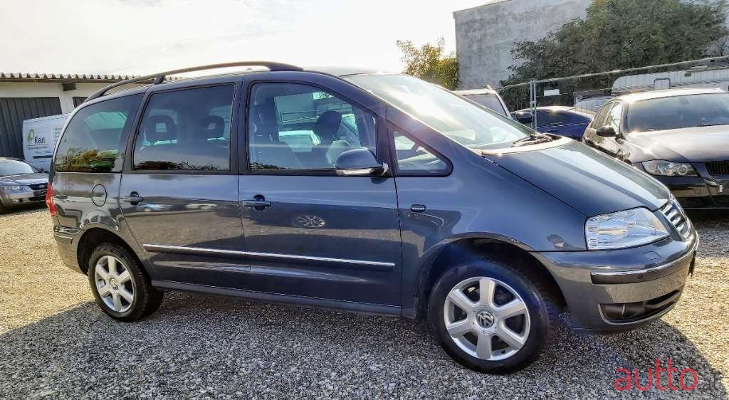 2008' Volkswagen Sharan photo #5