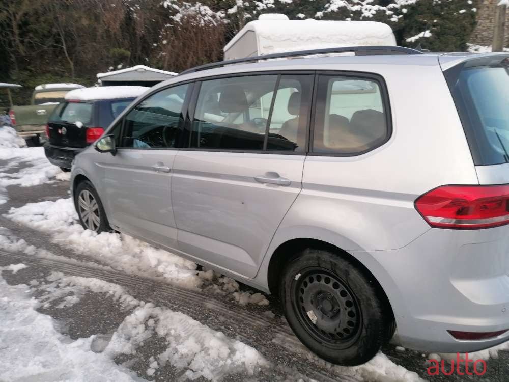 2018' Volkswagen Touran photo #4