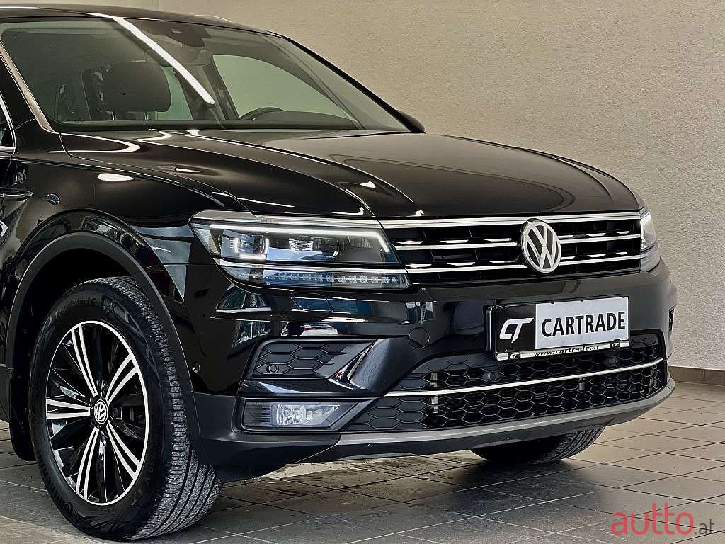 2020' Volkswagen Tiguan photo #4