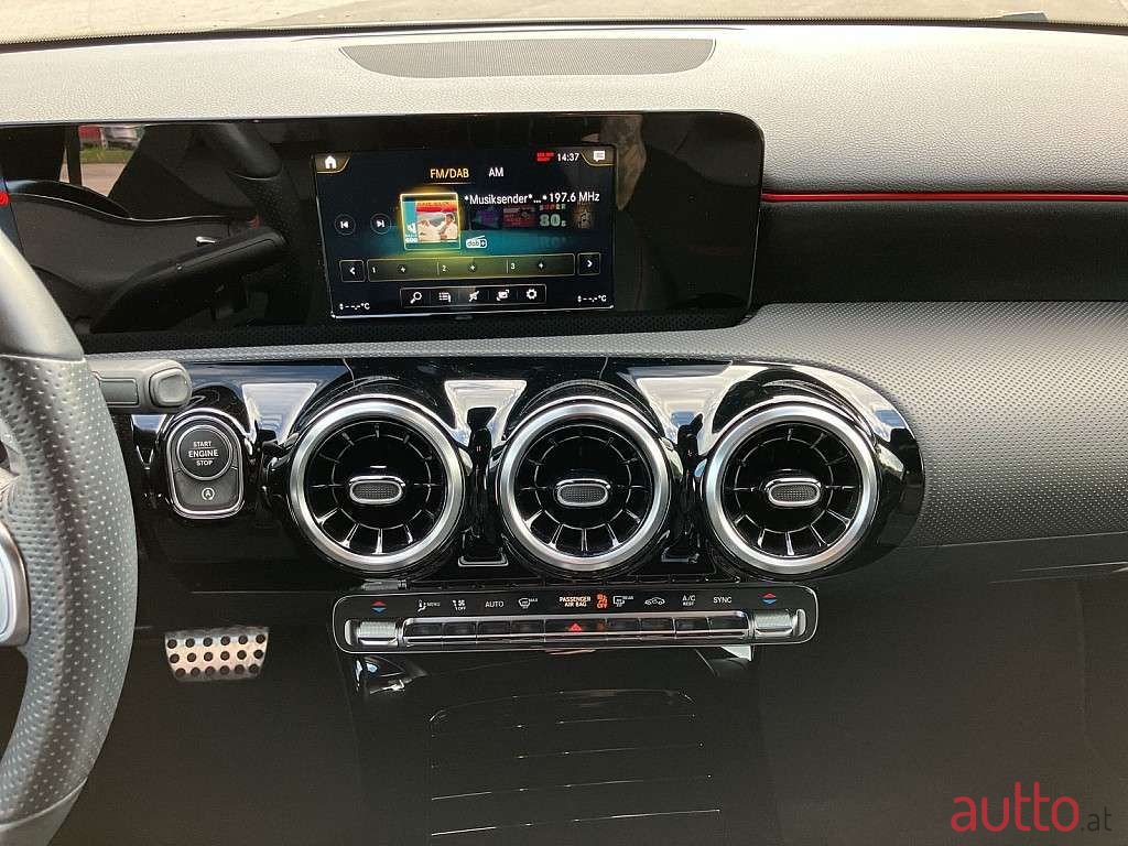 2021' Mercedes-Benz A-Klasse photo #2