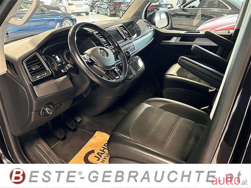 2015' Volkswagen Multivan photo #6