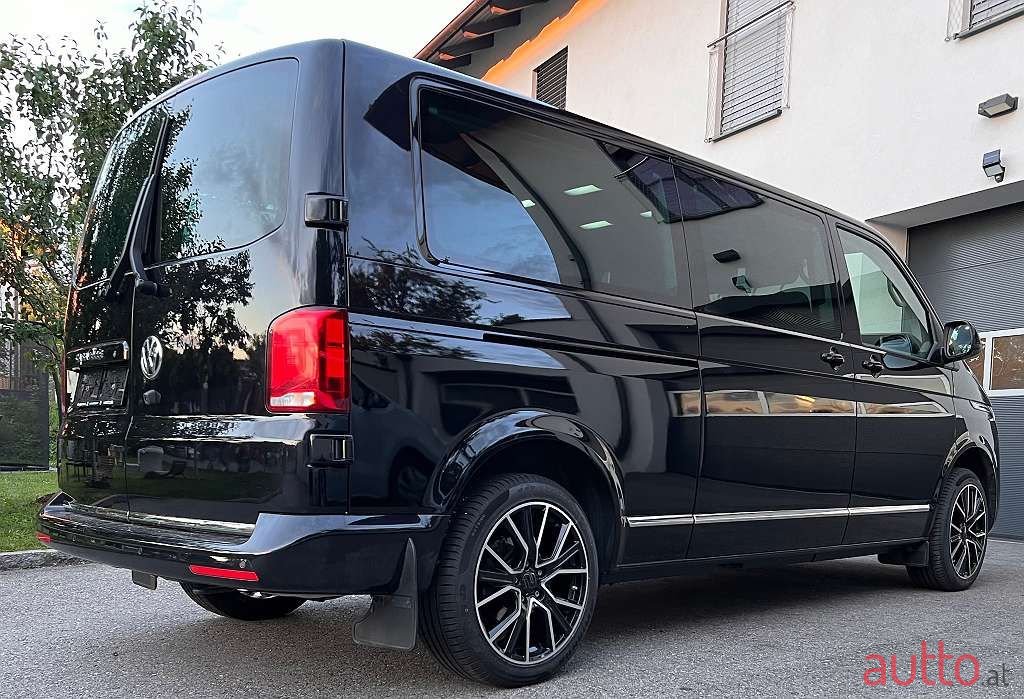 2023' Volkswagen Caravelle photo #6