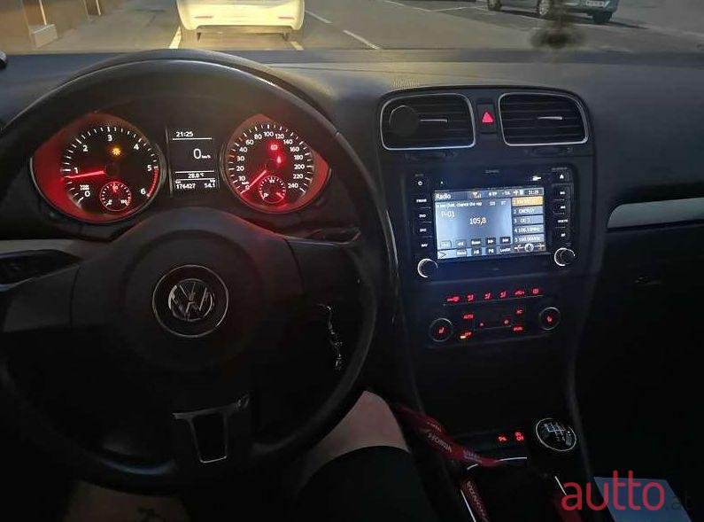 2010' Volkswagen Golf photo #2