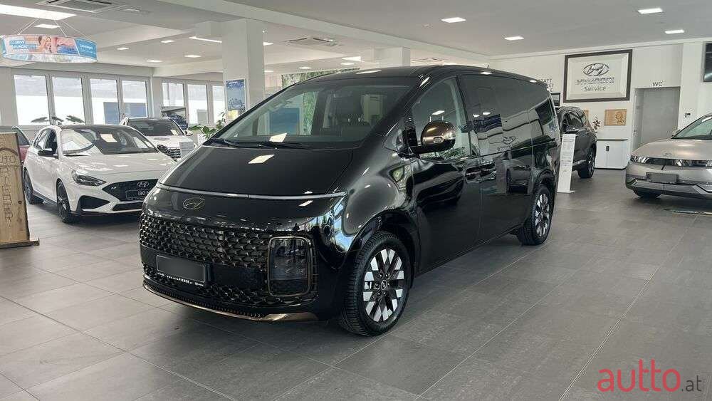 2022' Hyundai Staria photo #2