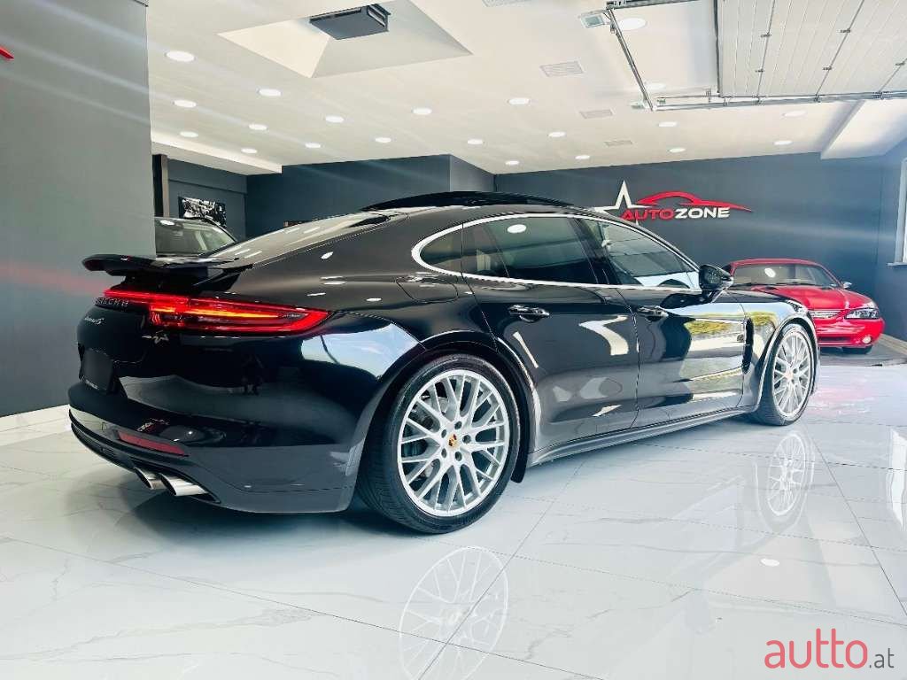 2017' Porsche Panamera photo #5