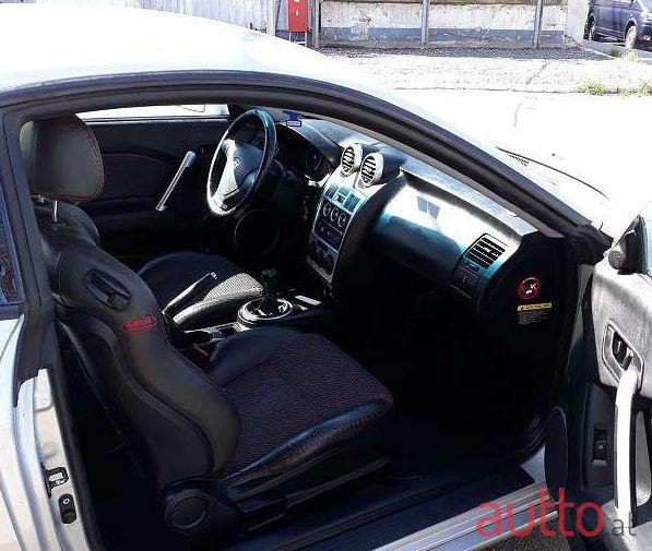 2005' Hyundai Tiburon photo #4