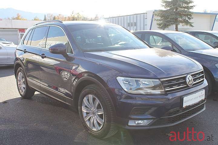 2016' Volkswagen Tiguan photo #3
