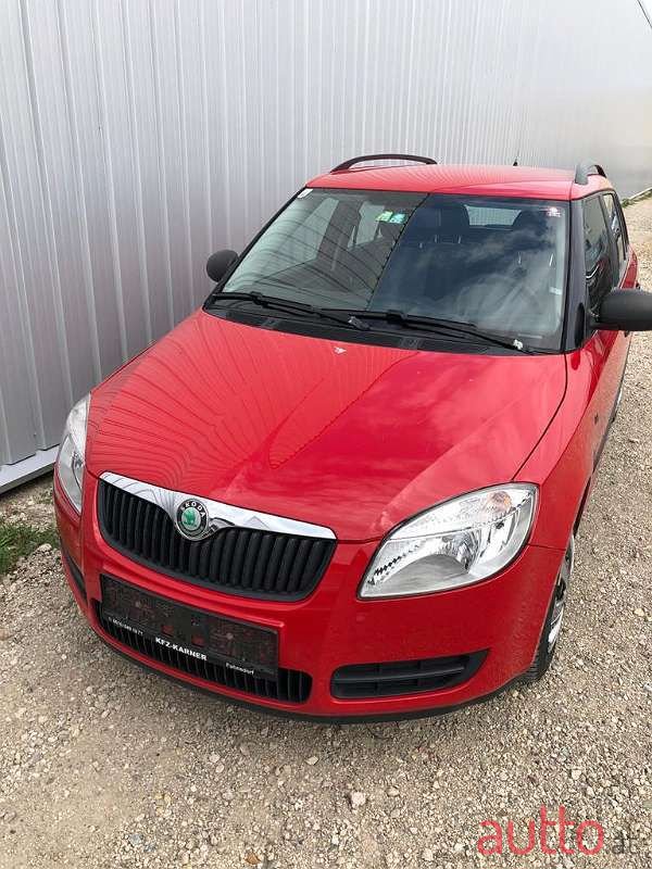 2009' Skoda Fabia photo #1