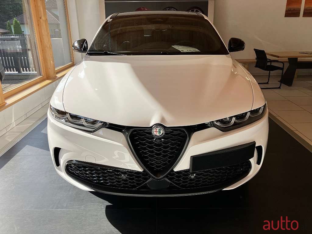 2023' Alfa Romeo Tonale photo #2