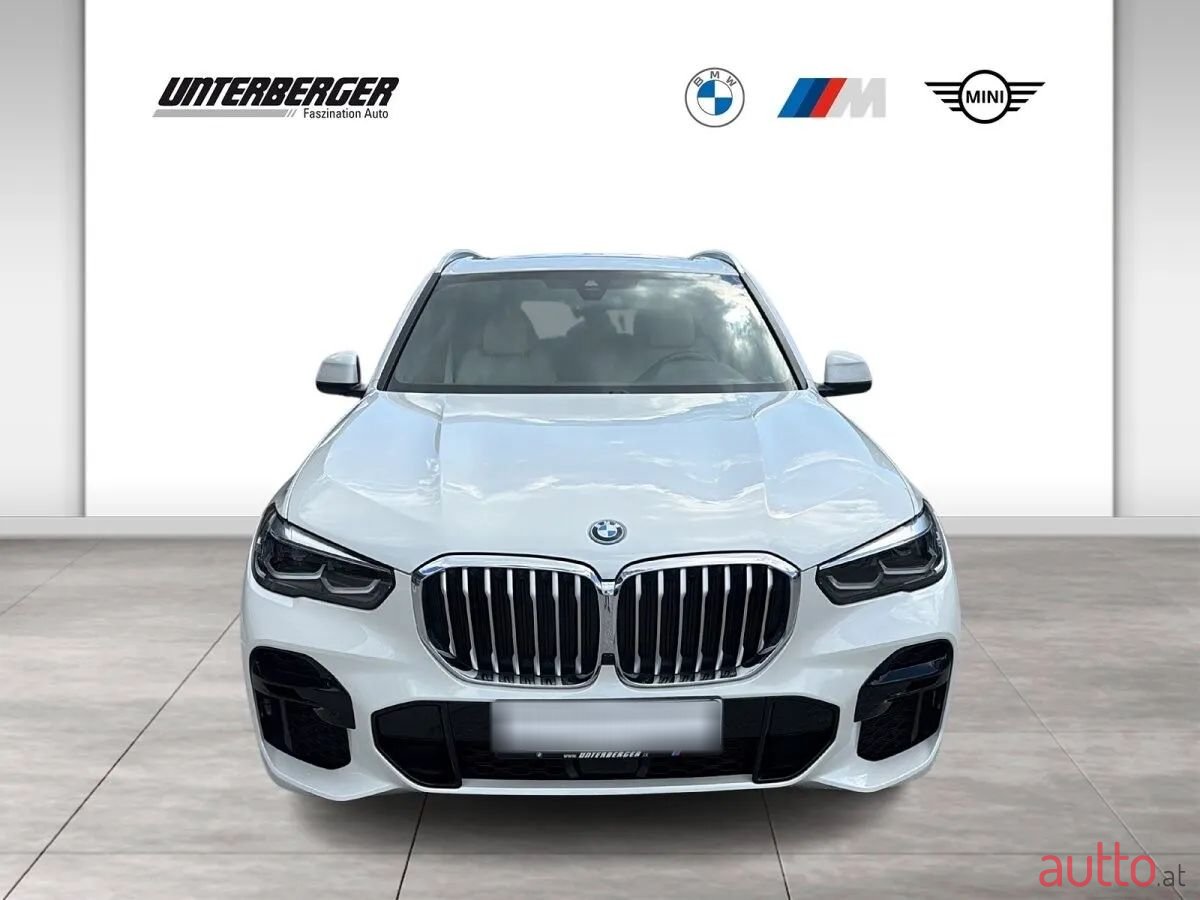 2022' BMW X5 photo #2