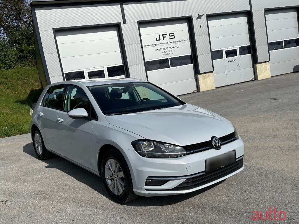 2018' Volkswagen Golf photo #3