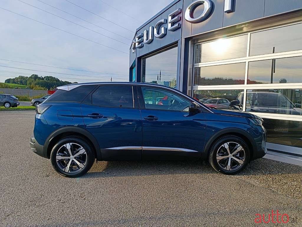 2022' Peugeot 3008 photo #3