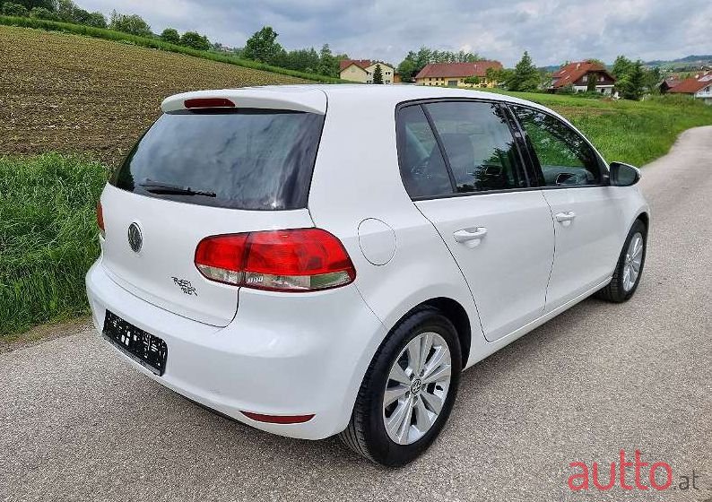 2010' Volkswagen Golf photo #2