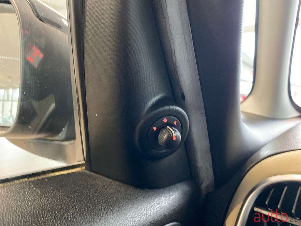 2013' Fiat 500L photo #6