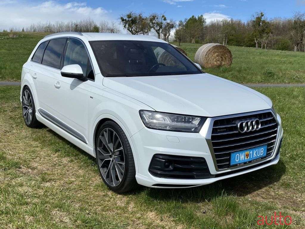 2015' Audi Q7 photo #1