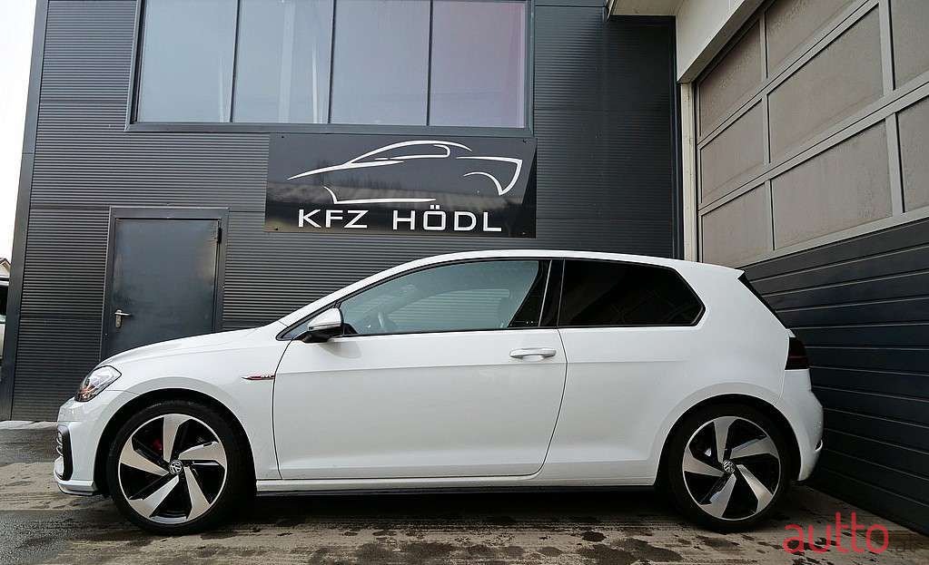 2017' Volkswagen Golf photo #5