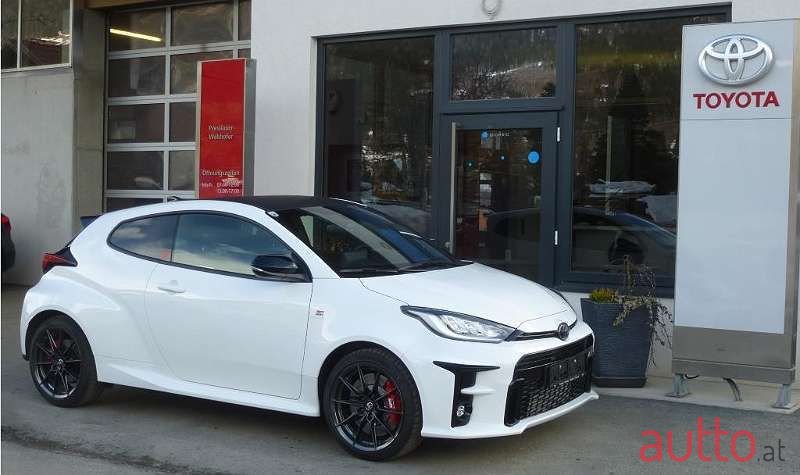 2022' Toyota Yaris photo #5