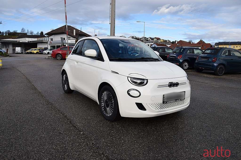 2023' Fiat 500 E photo #2