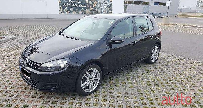 2010' Volkswagen Golf photo #1