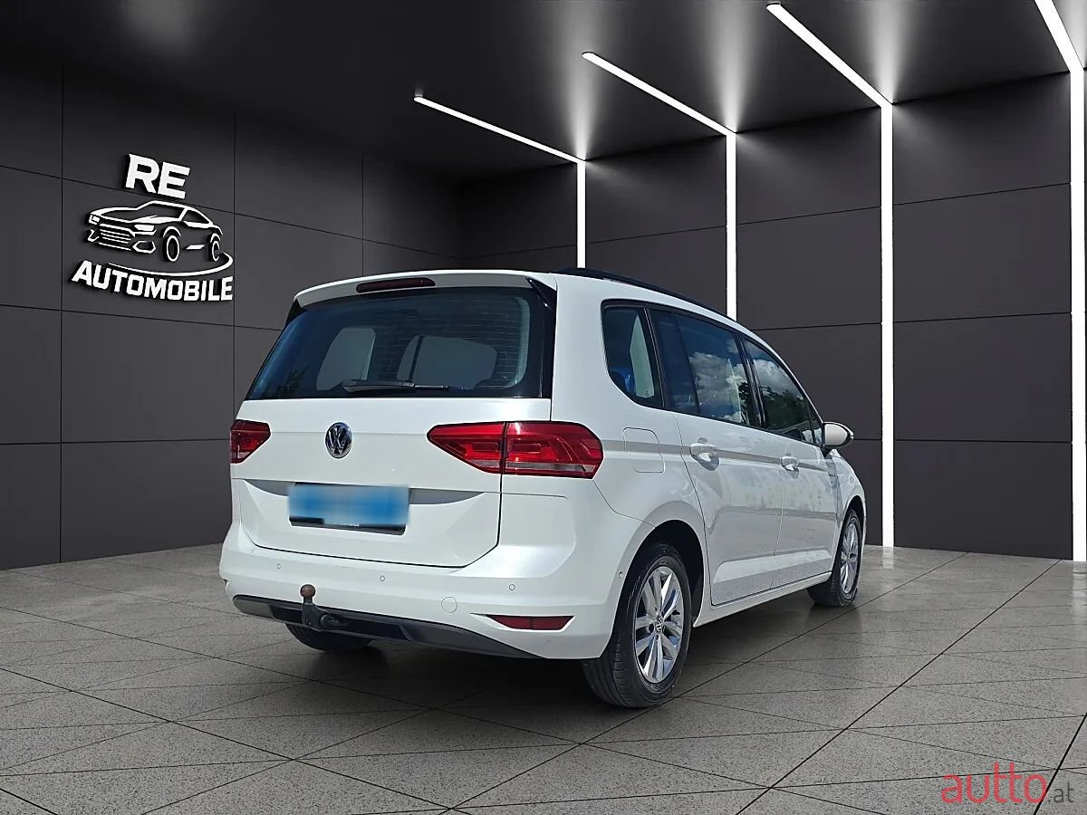 2019' Volkswagen Touran photo #5