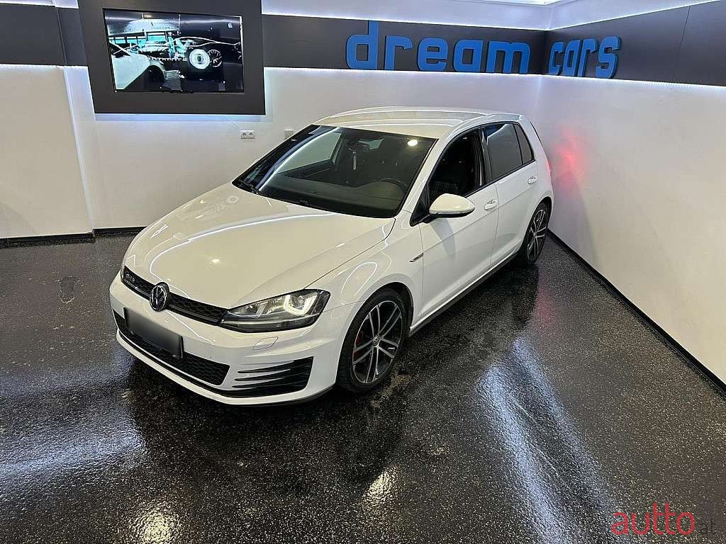 2014' Volkswagen Golf photo #6