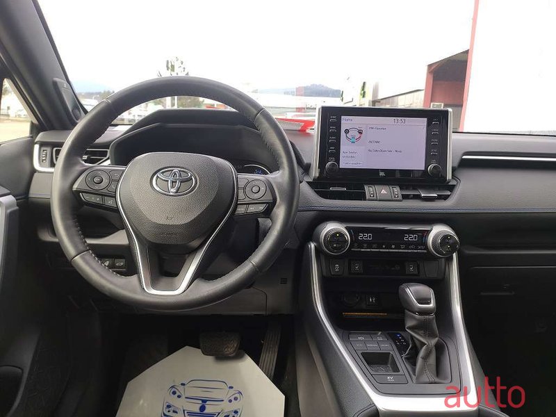 2019' Toyota RAV4 photo #6