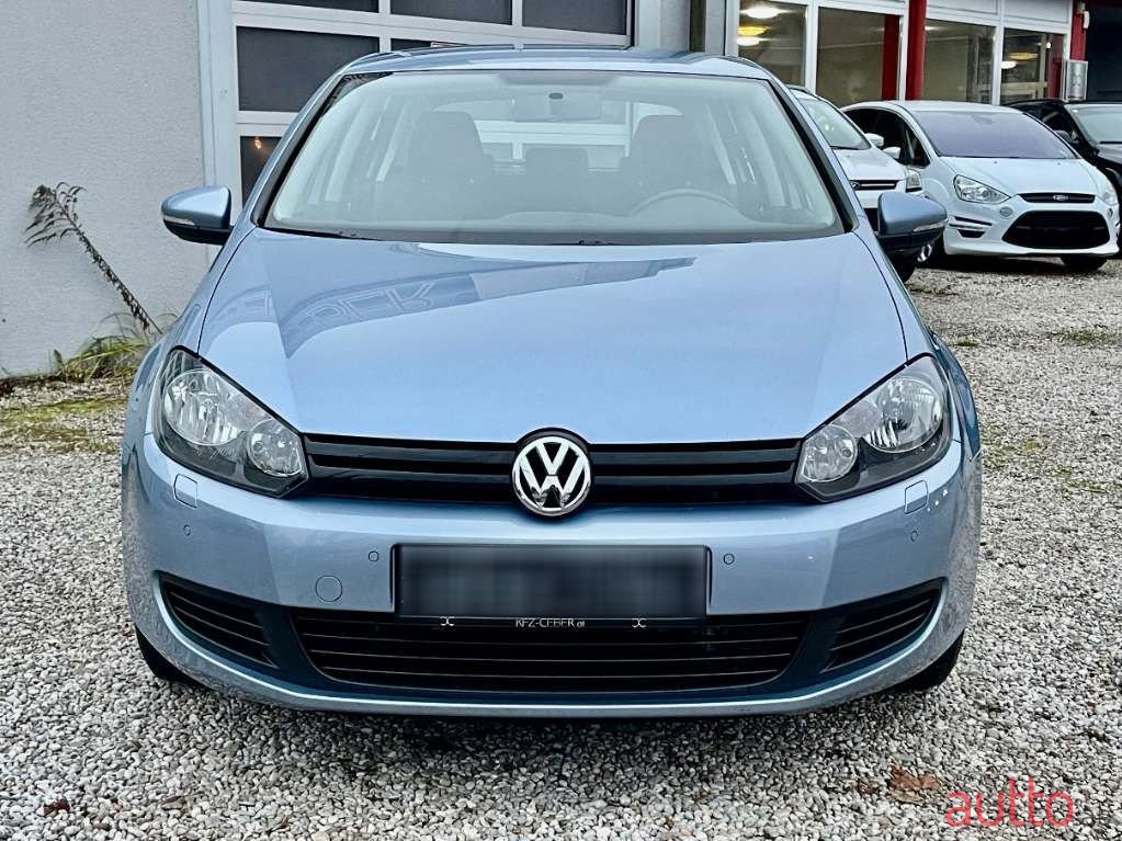 2009' Volkswagen Golf photo #3