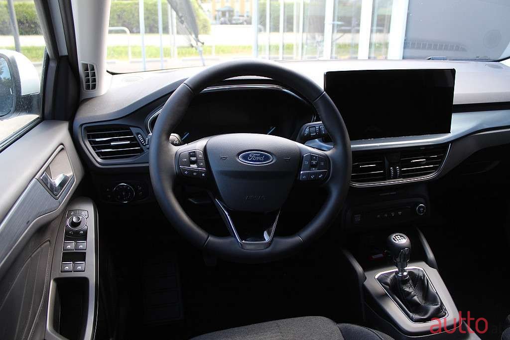 2023' Ford Focus photo #5