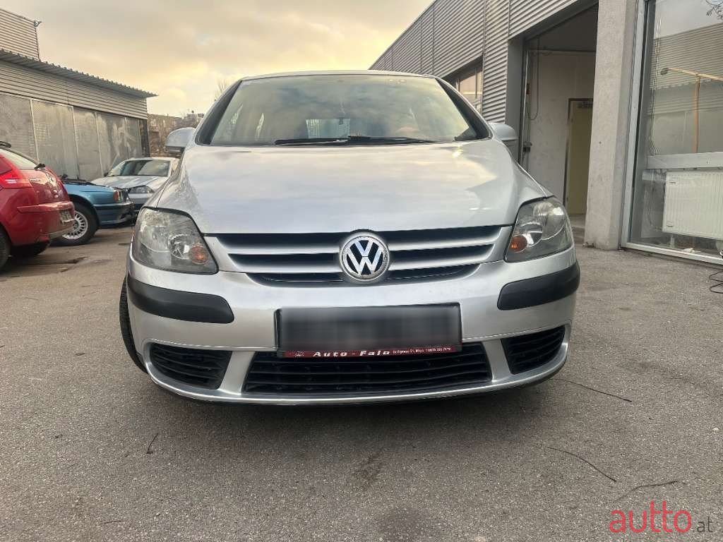 2006' Volkswagen Golf photo #2