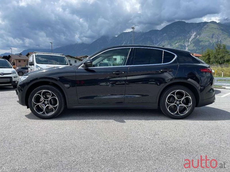 2019' Alfa Romeo Stelvio photo #5