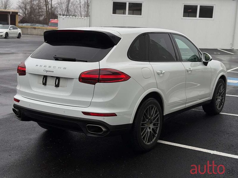 2017' Porsche Cayenne photo #6