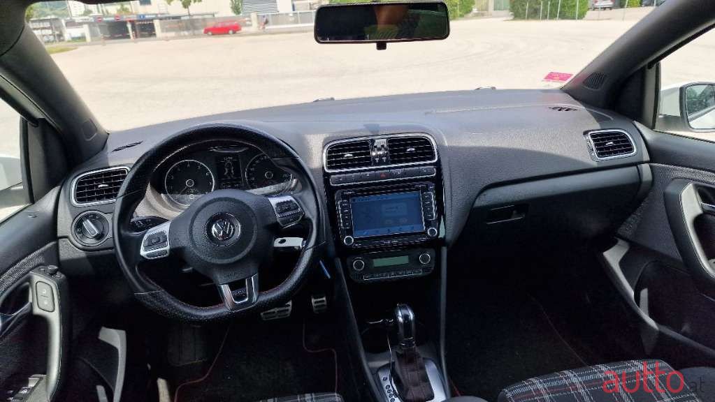 2010' Volkswagen Polo photo #6