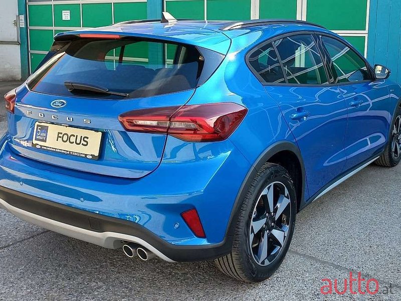 2022' Ford Focus photo #3