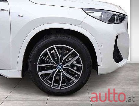 2024' BMW iX1 photo #6