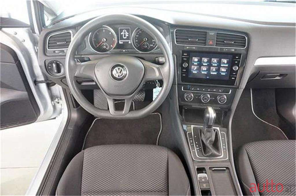 2018' Volkswagen Golf photo #5