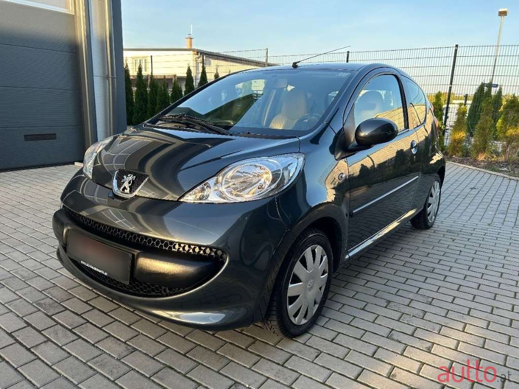 2009' Peugeot 107 photo #2